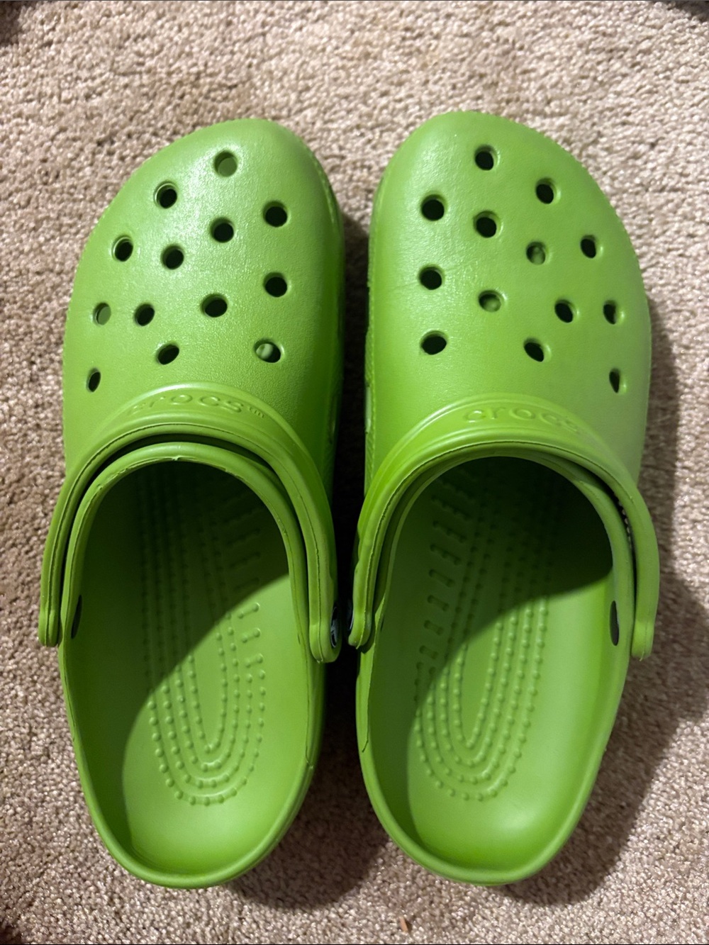 CROCS Classic Clog in Lime Green
